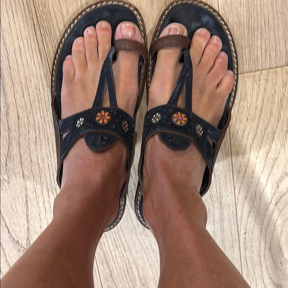 Goffredo Fantini Blue Flats/sandals Womens size 38/7.5